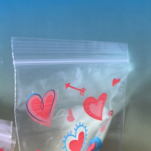 25 pcs Valentine's Bags Plastic Bags 3.5"x6.5" Inches - Picture 6 of 7